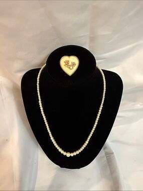 1928 Necklace Ivory Faux Pearls & Heart Floral Brooch Vintage Gold Tone